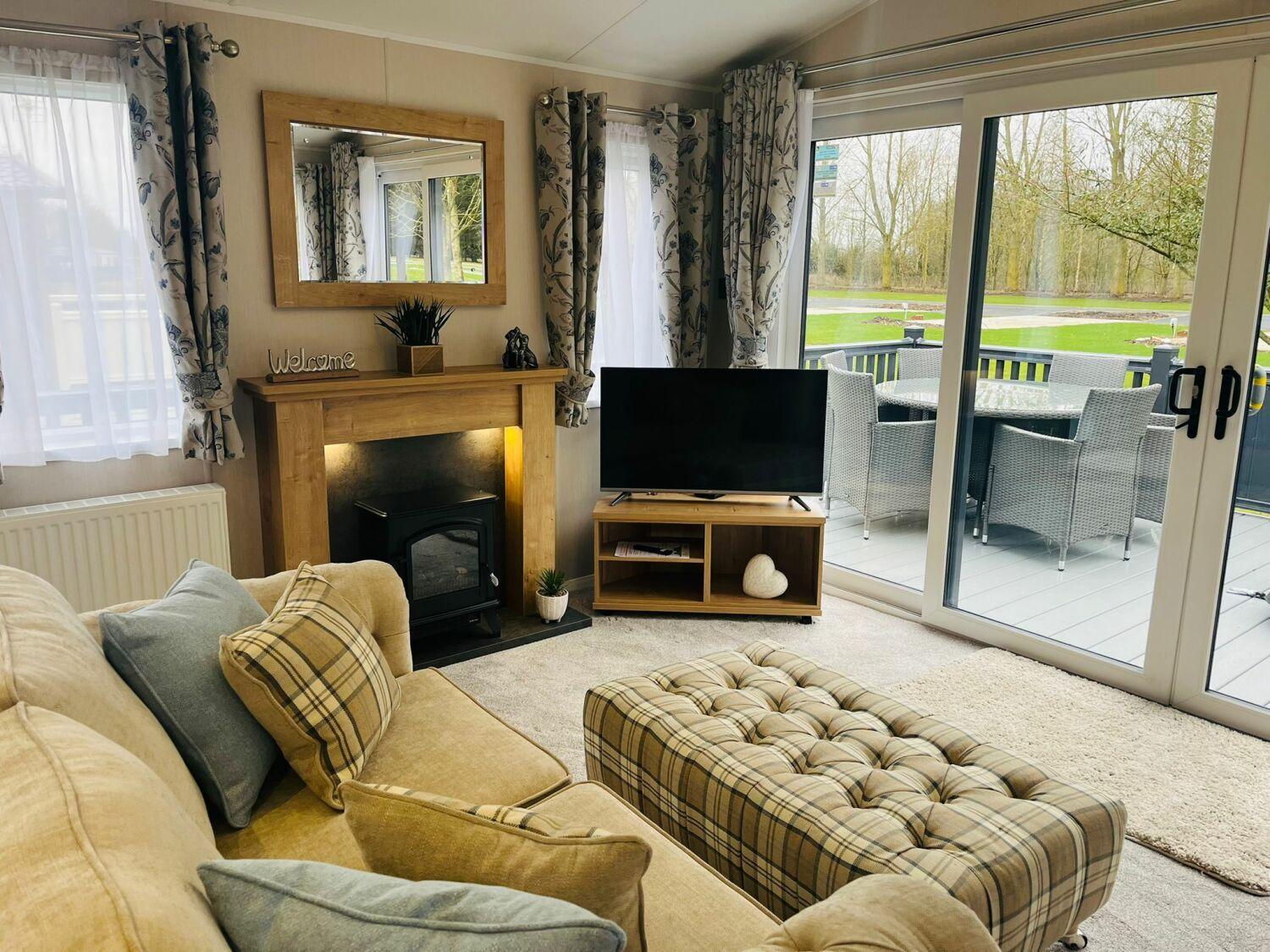 Country Cabin With Hot Tub 约克 外观 照片